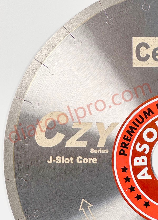 Low-vibration J-slot blade for daily tile cutting