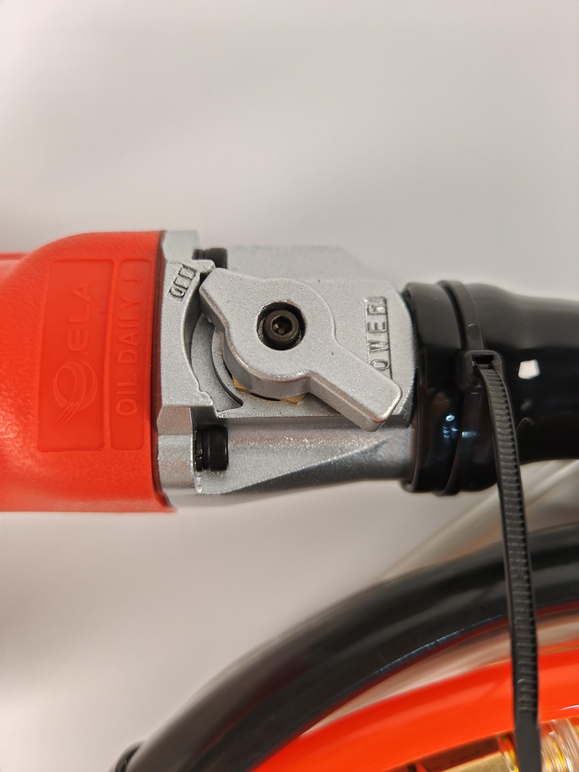Air polishing machine rear exhaust adjustable speed